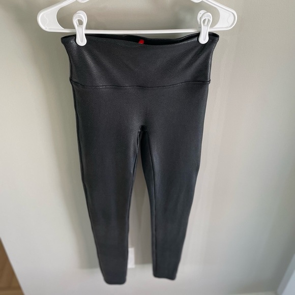 Spanx Faux Leather Black Snake Skin Leggings - Size Medium - Picture 6 of 16